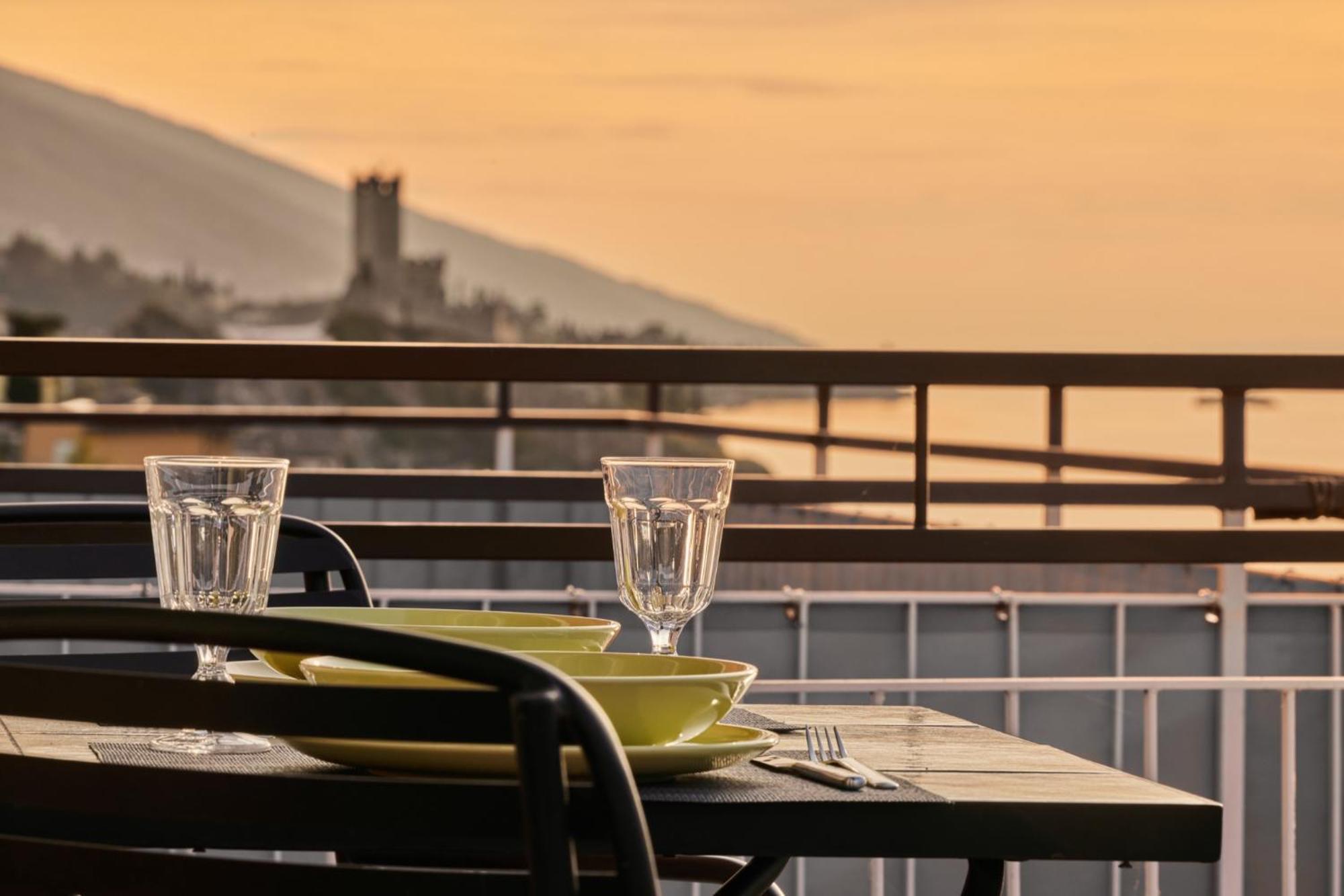 Lake View Luca Apartment Malcesine Bagian luar foto